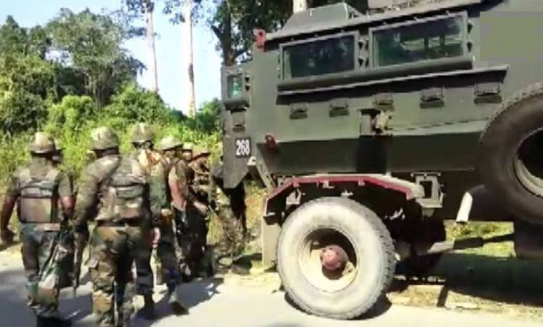 असम में आतंकवादियों ने सेना के वाहन पर फायरिंग की