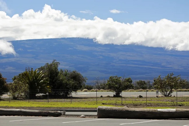 माउना लोवा ज्वालामुखी के अब फटने का खतरा और बढ़ा