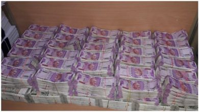 कौन छिपा रहा है देश के दो हजार रुपये के नोट