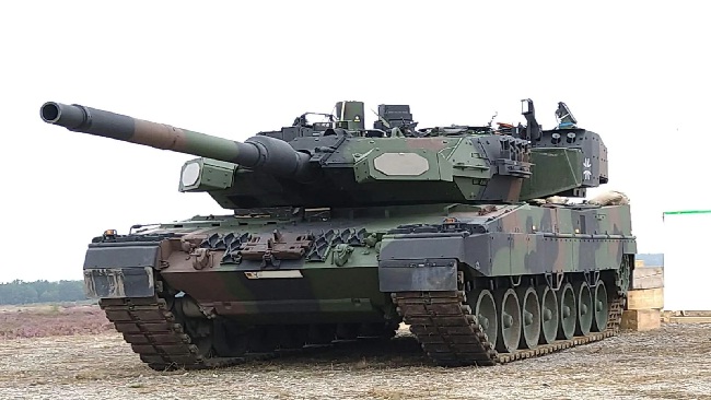 यूक्रेन के अपने आधुनिक टैंक देने से कतरा रहा है जर्मनी