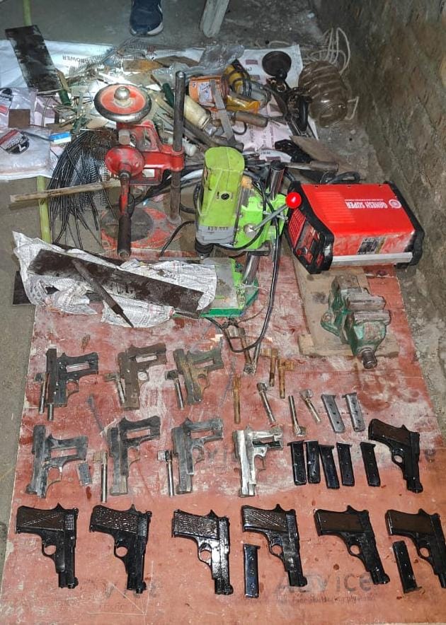 एसटीएफ टीम ने आठ हथियार तस्कर को किया गिरफ्तार