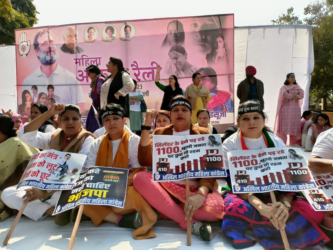 जंतर मंतर के प्रदर्शन में शामिल हुई झारखंड महिला कांग्रेस