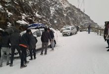 सिक्किम में नौ सौ पर्यटक बर्फवारी में फंसे