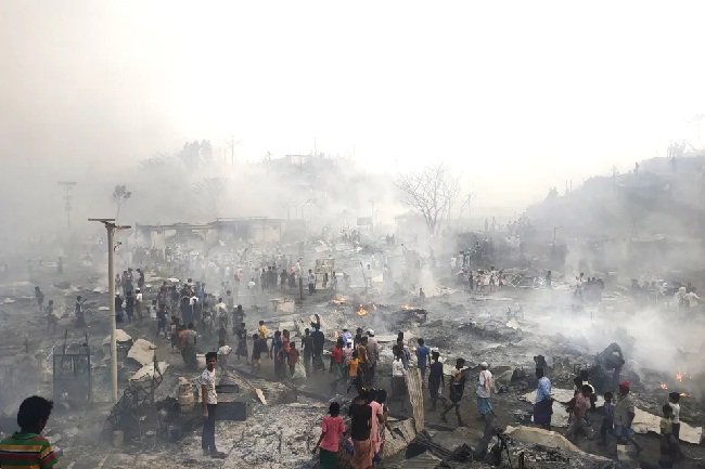 बांग्लादेश में भीड़भाड़ वाले रोहिंग्या शरणार्थी शिविर में भीषण आग