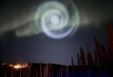 अलास्का में उत्तरी रोशनी देखने जुटे पर्यटक नजारा देख हैरान हो गये