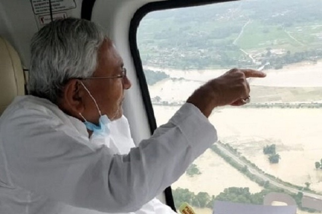 हवाई सर्वेक्षण करने के बाद नीतीश कुमार ने दिया निर्देश
