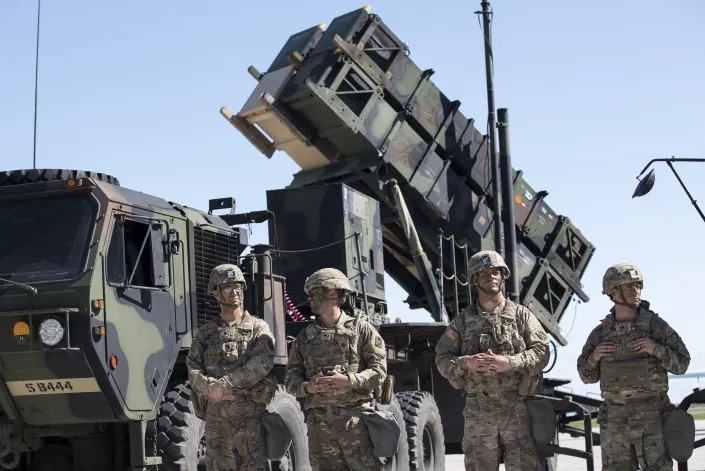 अमेरिका निर्मित पैट्रियट गाइडेड मिसाइल सिस्टम यूक्रेन पहुंचा