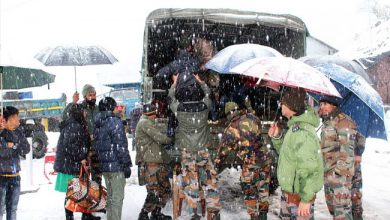 सिक्किम में फिर भीषण बर्फवारी के बीच फंसे पर्यटक