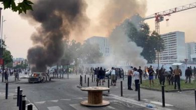 जनता की नाराजगी के बाद फ्रांस की सरकार बचाव की मुद्रा में