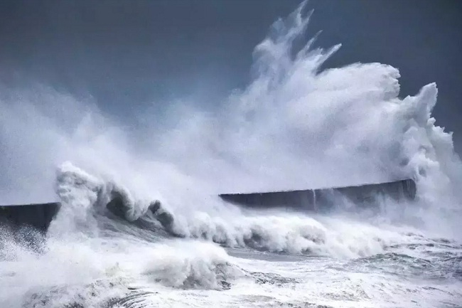 तेज हो रहा है बंगाल की खाड़ी में तूफान का संकेत