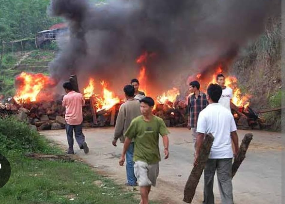 मणिपुर में फायरिंग में दो की मौत, हालात बिगड़े