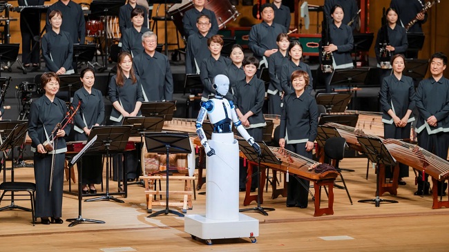 रोबोट ने राष्ट्रीय ऑर्केस्ट्रा में शानदार प्रदर्शन किया