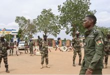 पश्चिमी अफ़्रीकी देश नाइजर में सेना भेजने की तैयारी में