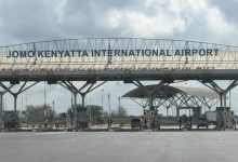 केन्या में बिजली कटौती से हवाई अड्डे पर पर्यटक फंसे
