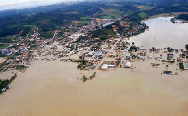 ब्राज़ील तूफान के बाद बाढ़ से 21 लोगों की जान गयी