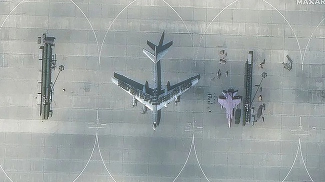 ड्रोन हमलों से बचने रूसी अब विमानों को टायरों से ढंक रहे हैं