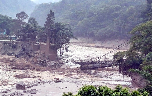 सिक्किम के बाढ़ में 19 की मौत, सेना की हेल्पलाइन नंबर जारी