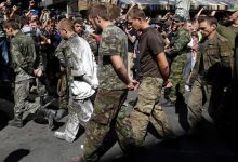यूक्रेन के युद्धबंदियों को स्वैच्छिक सैनिक बताया