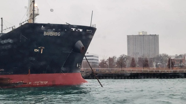 डेट्रॉइट नदी में फंस गया 21 हजार टन गेंहू लेकर जा रहा जहाज