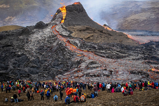 आइसलैंड का ज्वालामुखी का अंततः विस्फोट हुआ