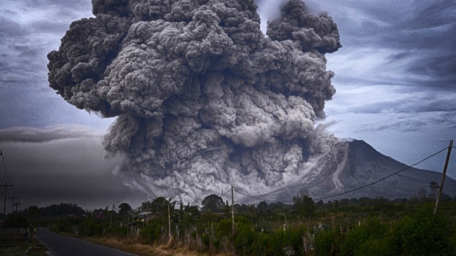 ज्वालामुखी विस्फोट में 11 लोग मारे गये 12 लापता