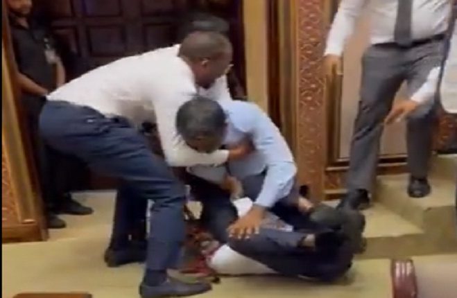 मालदीव की संसद में शासक और विपक्षी सांसदों के बीच हाथापायी