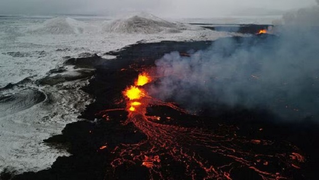 आइसलैंड में फिर से प्रारंभ हो गया ज्वालामुखी विस्फोट
