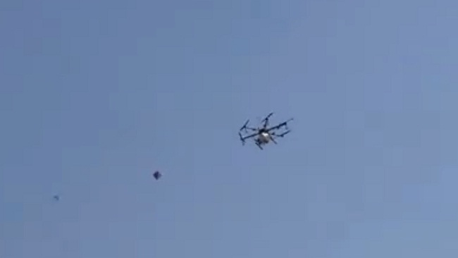 पतंग उड़ाकर ड्रोन हमला को विफल किया किसानों ने
