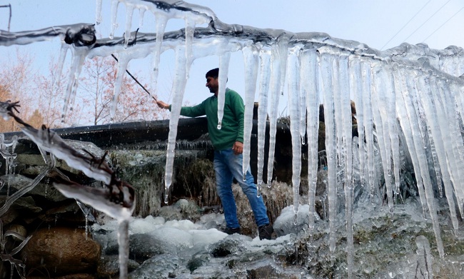 कश्मीर में सोलह साल के ठंड का रिकार्ड टूटा