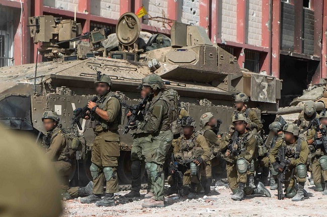 गाजा के अस्पताल पर इजरायली सेना ने छापा मारा
