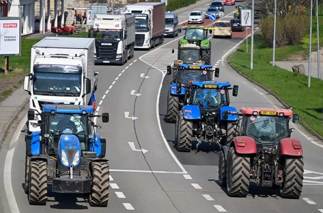 यूरोप के दो देशों में किसान आंदोलन जारी
