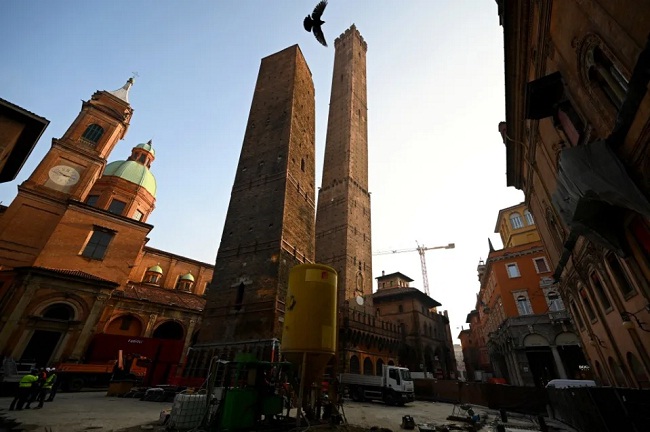 इटली का एक और टावर वास्तव में गिर सकता है