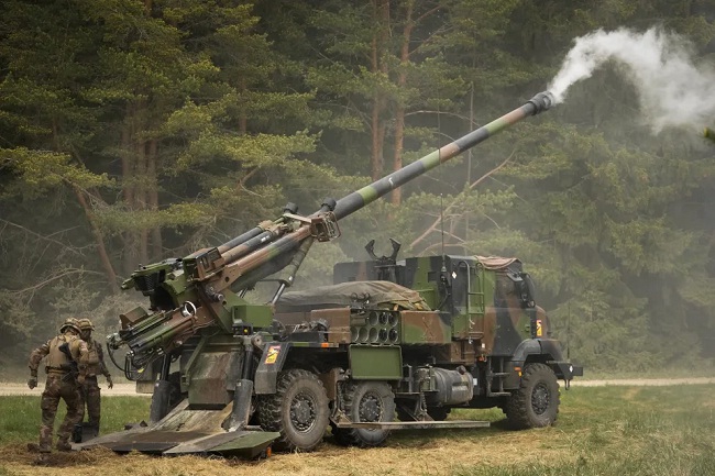 फ्रांस फिर से यूक्रेन को हथियार और बख्तरबंद वाहन देगा