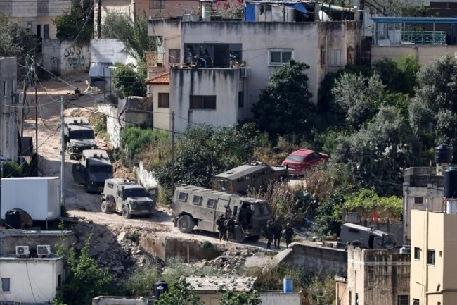 इजरायली ऑपरेशन में हमास के ठिकानों पर बमबारी