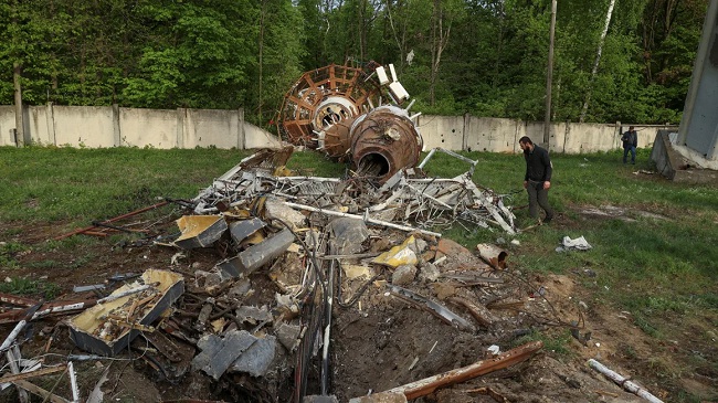 रूसी हमले में खार्किव के टीवी टॉवर का शीर्ष धराशायी