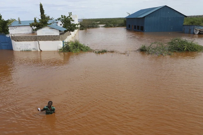 बाढ़ से 45 और लोगों की मौत हुई