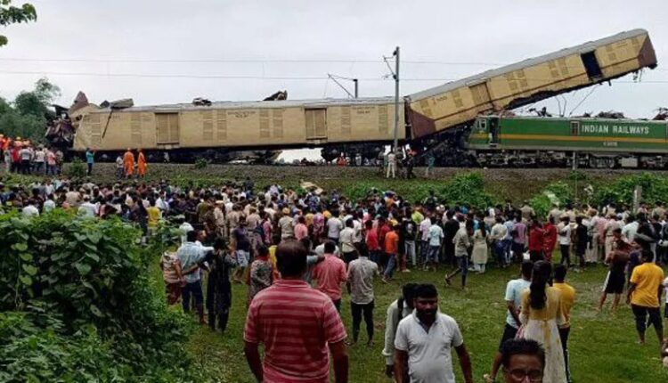ट्रेन दुर्घटना में आठ लोगों की मौत अनेक घायल