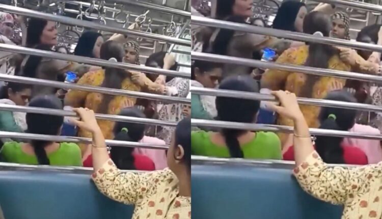 Viral Video: दो महिलाओं में जमकर हुई मारपीट, मारे थप्पड़, वायरल हो रहा वीडियो