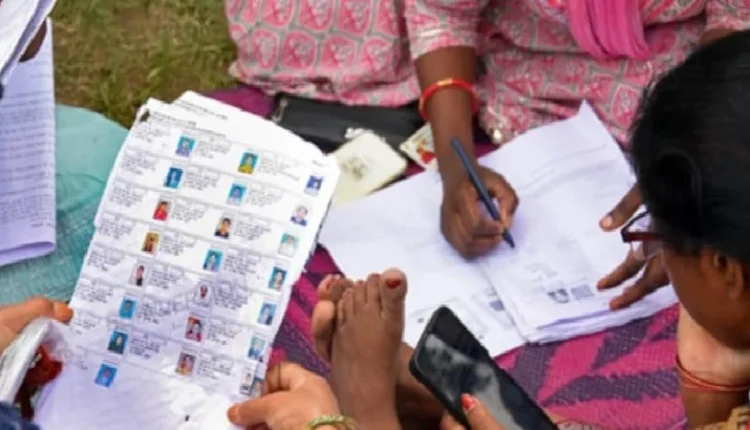 यूपी के वोटर लिस्ट की गड़बड़ी फिर पकड़ी गयी